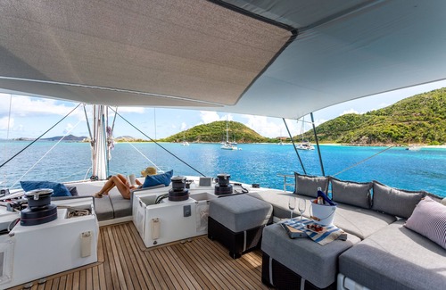 Flag Hill Boat Rental | Private Luxury Yacht with Captain & Chef - All-inclusive for up to 10 guests