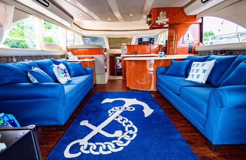 Benner Boat Rental | Private Luxury Yacht for up to six guests - Day or Night charters!