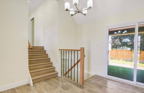 Central Elgin House | Private Main Floor Retreat in St. Thomas – Spacious & Ideal for a Relaxing Stay!