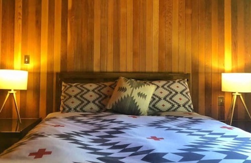 Stanwood Cabin | PRIVATE MID CENTURY MODERN CEDAR CABIN