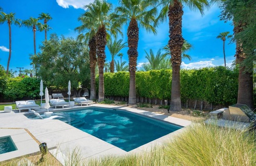 El Mirador House | Private, Mid-Century Home in Movie Colony with Saltwater Pool & Putting Green!