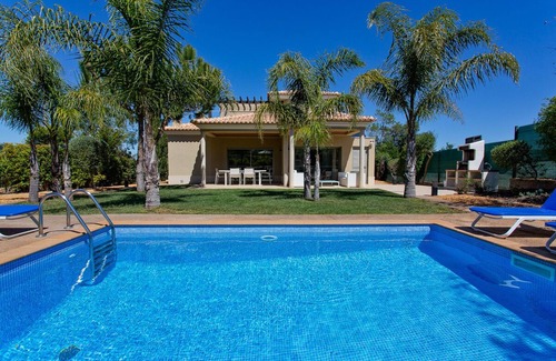 Gale Villa | Private Modern 3 Bed Villa With Private Pool in Gale, Near Albufeira