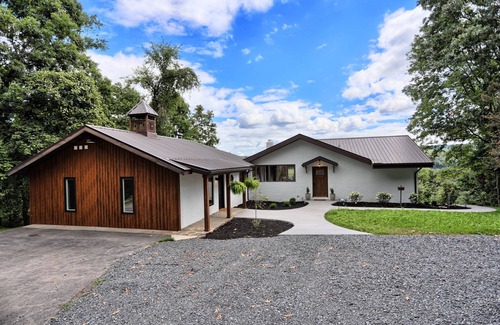 Newport House | Private, modern home with river view, on 48 acres