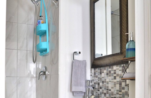 Orillia Apartment | Private Modern Studio Suite - Walking distance to downtown