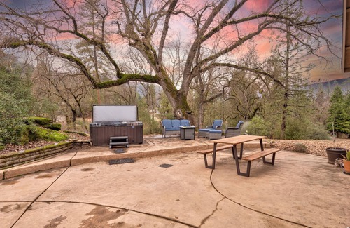 Oakhurst House | Private Mountain Retreat in Yosemite/Breathtaking Views/Best Getaway/hot tub!