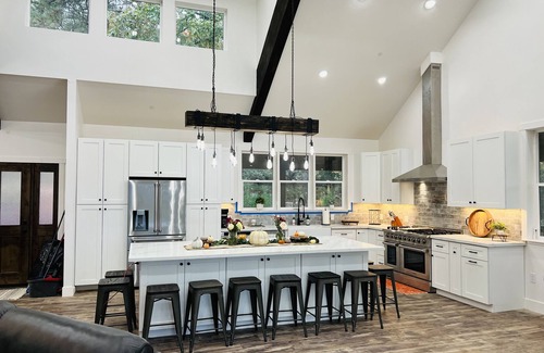 Murphys House | Private Murphy's Estate. Beautiful Views and Designed for Fun!