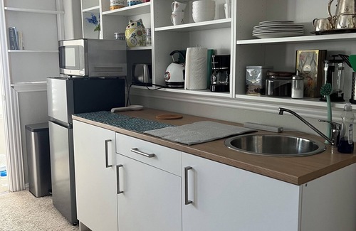 College Park Apartment | Private! New! Clean! Gated! Sleeps 5 guests. 2BR/1BA, Fast WiFi, Free Parking.