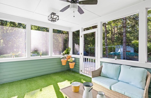 Kingston House | Private NEWLY Renovated 4 BED Family Friendly Home near URI, Beaches, Weddings.