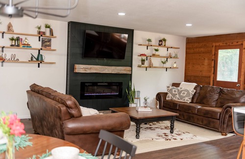 Archbold Cabin | Private newly remodeled cabin on 10 acres next to the tiffin river