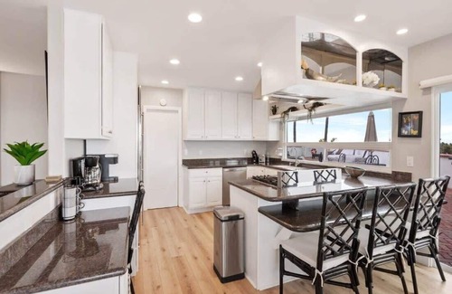 La Jolla Mesa House | Private Oasis in La Jolla