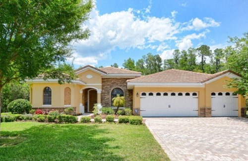 Calabria House | Private Oasis w/Pool & Spa, Great Location, Pool Table, Free Wifi, Close to Restaurants, Shopping and Theme Parks!