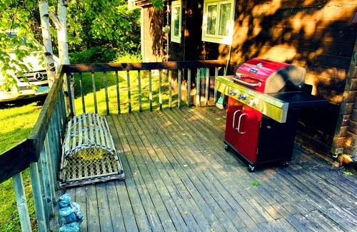 Anne's Land Cabin | Private, Ocean View Cottage, 5 Mins - Cavendish, large deck, A/C, Wifi, Sleeps 6
