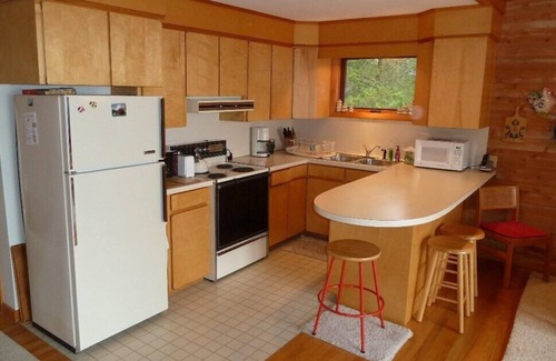 Prospect Harbor House | PRIVATE OCEANFRONT GETAWAY - LARGE DECK, STUNNING VIEWS, JUST STEPS TO THE OCEAN
