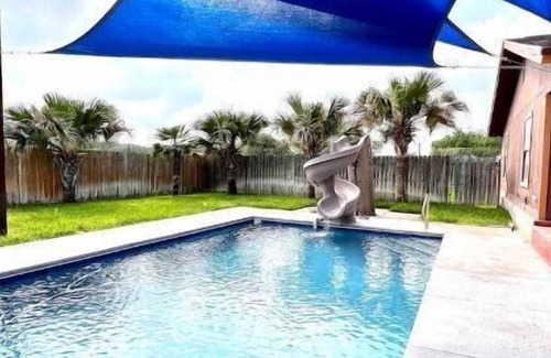 Sandia House | Private one-acre Oasis Pool Resort - near Corpus Christi Lake