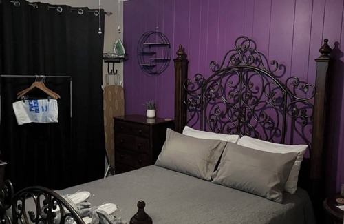 Tallahassee Bed & Breakfast | Private one bdrm suite for two with pool. Separate entrance. Lots of amenities.