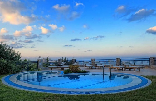 Koutouloufari Villa | Private Paradise with heatable Pool & breathtaking Sea View.