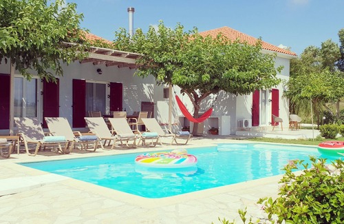 Lixouri Villa | Private Paradise .Private Swimming Pool + beautiful garden. 1 min walk to beach