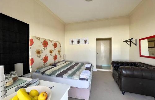 Marina da Gama Apartment | Private Park Island Room with own Bathroom at Lake