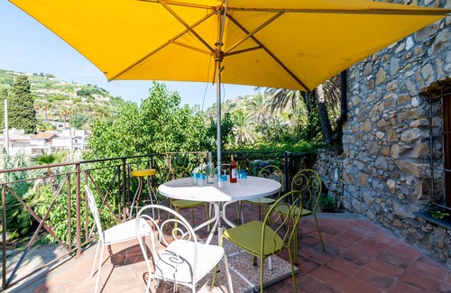 Bordighera Villa | Private parking, garden, sea at 250 mt, terrace, swimming pool, WI-FI, clima