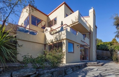 Queenstown City Centre Apartment | Private & Peaceful in Central Queenstown with secure off-street parking.