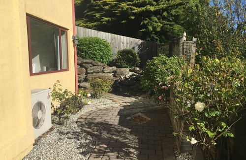 Queenstown City Centre Apartment | Private & Peaceful in Central Queenstown with secure off-street parking.