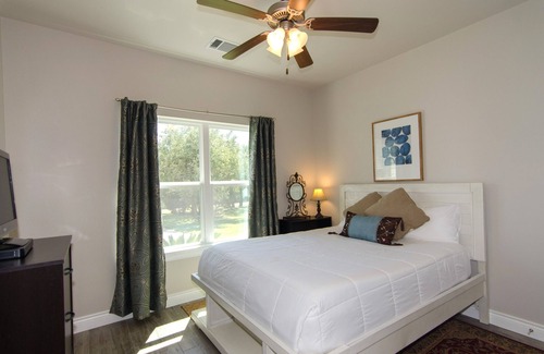 Georgetown House | Private | Peaceful Retreat | Cozy Guesthouse with Pool