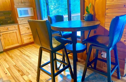 Wetmore Cottage | Private Peaceful Retreat on Stella Laken