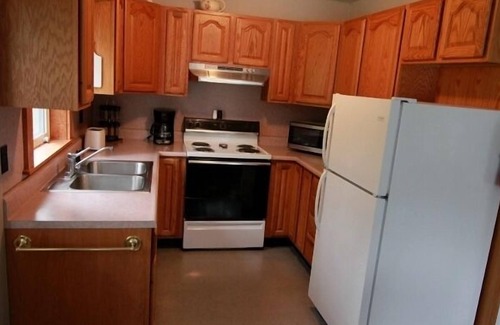 Tenants Harbor House | Private, peaceful cottage in a wooded setting in walking distance to the village