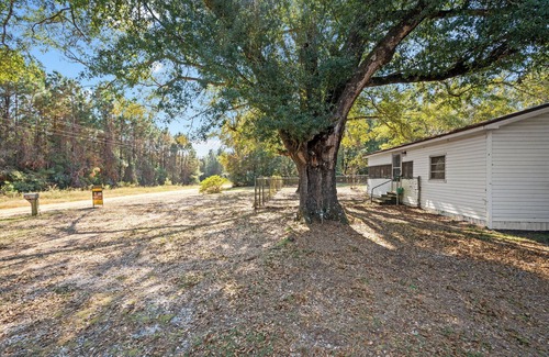 Range Cabin | Private, Pet friendly,3-bedroom cabin with A/C & WiFi in Castleberry, Alabama!