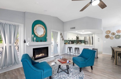 Phoenix House | PRIVATE Phoenix Retreat-Resort Style Pool & Spa~BBQ~Putting Green~EV Outlet~Golf