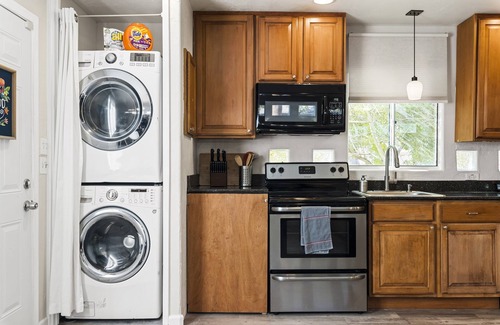 Alhambra House | Private Phx Guesthouse w/Patio & Full Kitchen