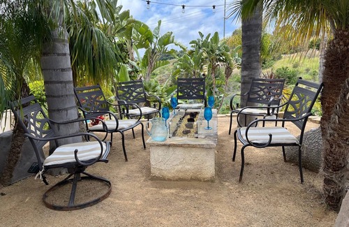 Mira Costa House | Private Pickelball Ct, BBQ, Fire Pit, Large Pool, Near Frontwave Arena and Ocean