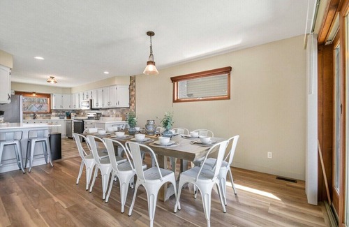 North Webster House | Private pier!Game Room!Fishing!Paddleboat!Kayaks!