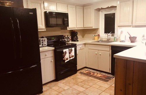 Tobyhanna Ski Chalet | Private Pocono Retreat on Golf Course & Pet friendly