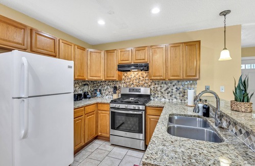 West San Antonio House | Private Pool ~ 6 Min to LAFB ~ Game Room ~ Firepit ~ Foosball Table ~ SeaWorld