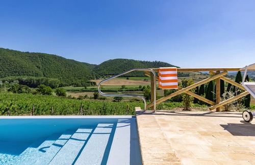 Fabro Villa | Private pool, A/C, Wifi, enchanting views, vineyards and 5mins to shops & bars