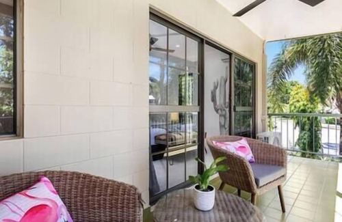 Holloways Beach Villa | Private Pool - Beach Townhouse