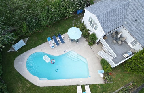 Newport East House | Private POOL, Central air, walk to beach, new kitchen, king MBR