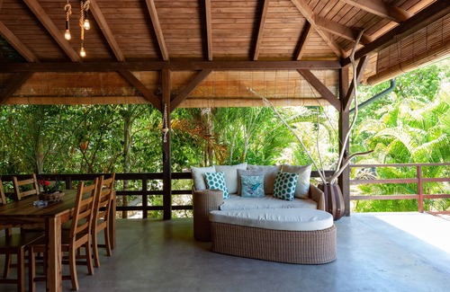Praslin Island Ski Chalet | Private Pool + Free Wifi + Outdoor showernLa Pointe Beach Huts