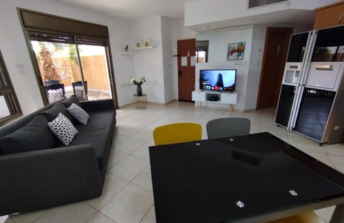Eilat Apartment | Private Pool & Garden Apartment by Simha Eilat