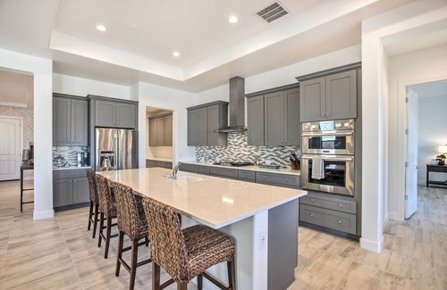 Palm Valley House | Private Pool & Grill: Modern Goodyear Retreat