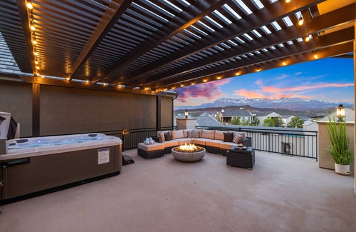 Hurricane House | Private Pool, Hot tub, 20 Guests, Central Location