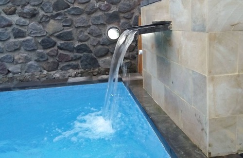 Bukti Bed & Breakfast | Private Pool House Near Beach, Singaraja