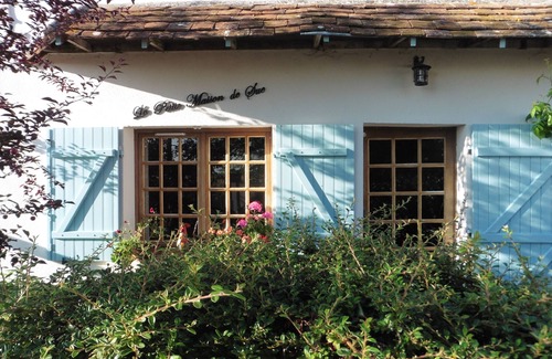 Noyant-Villages Cottage | Private pool in a beautiful, romantic retreat, offering peace and quiet