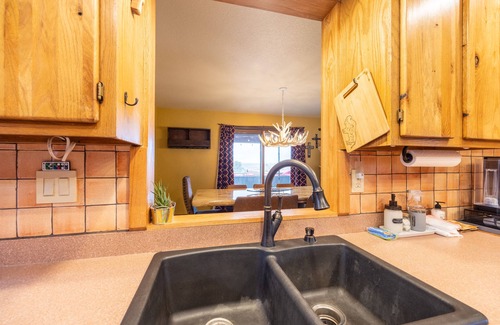 Skyway House | Private Pool/Slide/Hot Tub-5 min to Broadmoor/7 Falls/Zoo, Borders Open Space