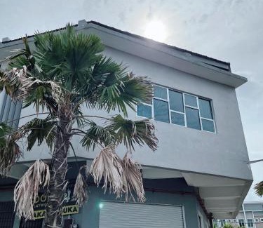 Kampung Seberang Takir House | PRIVATE POOL SEALIVE Home 1