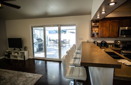 Chinatown House | Private Pool/Spa $6Uber to Strip & Conv. Center $14Uber to airport. Sanitized!