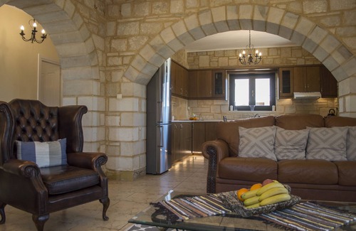 Koulkouthiana Villa | Private pool ★ Stone villa ★ BBQ ★ 3 bedrooms ★ Quiet and Nature