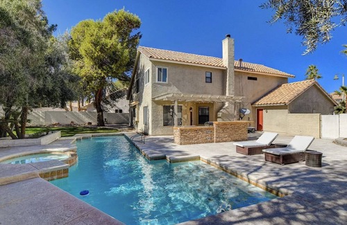 The Section Seven House | Private Pool! Tempurpedic and Waldorf Astoria Mattresses