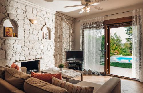 Paliouri Villa | Private pool villa